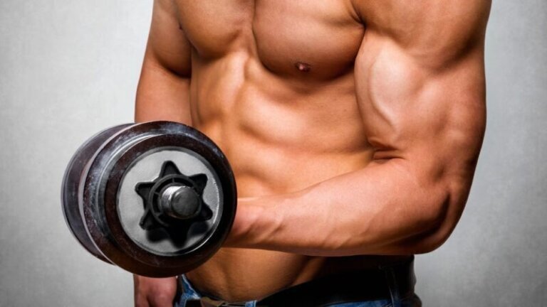 Curl con mancuernas: errores comunes